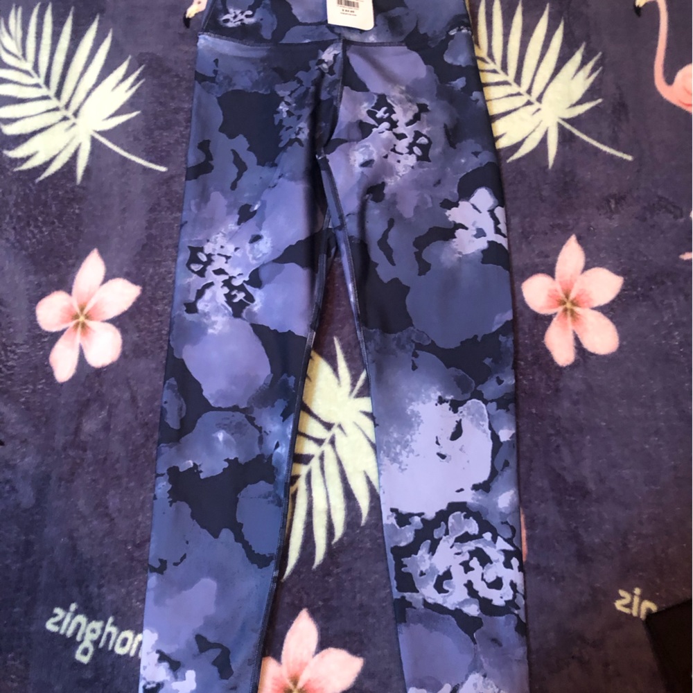 Fabletics Lisette High Waisted Leggings Sz M NWT - Picture 3 of 3